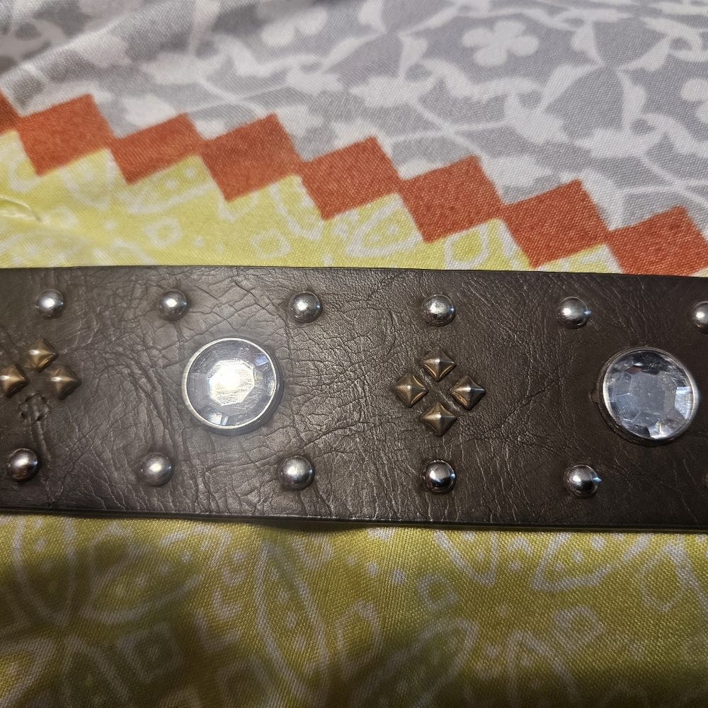 A s/m brown blingy belt.